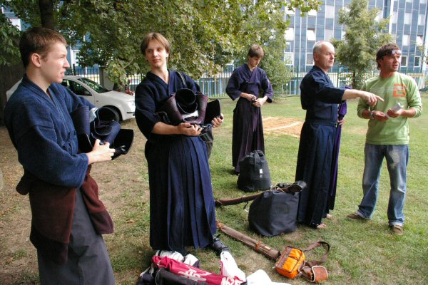 Zleva Jarda, Tom, Dan a n pan sensei, za kamerou Martina :)